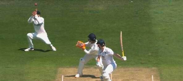 ENG vs IND: Shubman Gill Takes Blow to the Head; India Skipper Avoids Serious Injury at Headingley